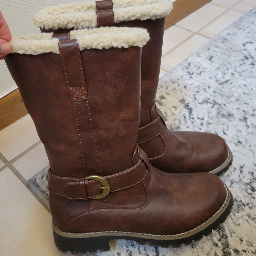 White Mountain Shearing short bootie size 6, excellent used condition